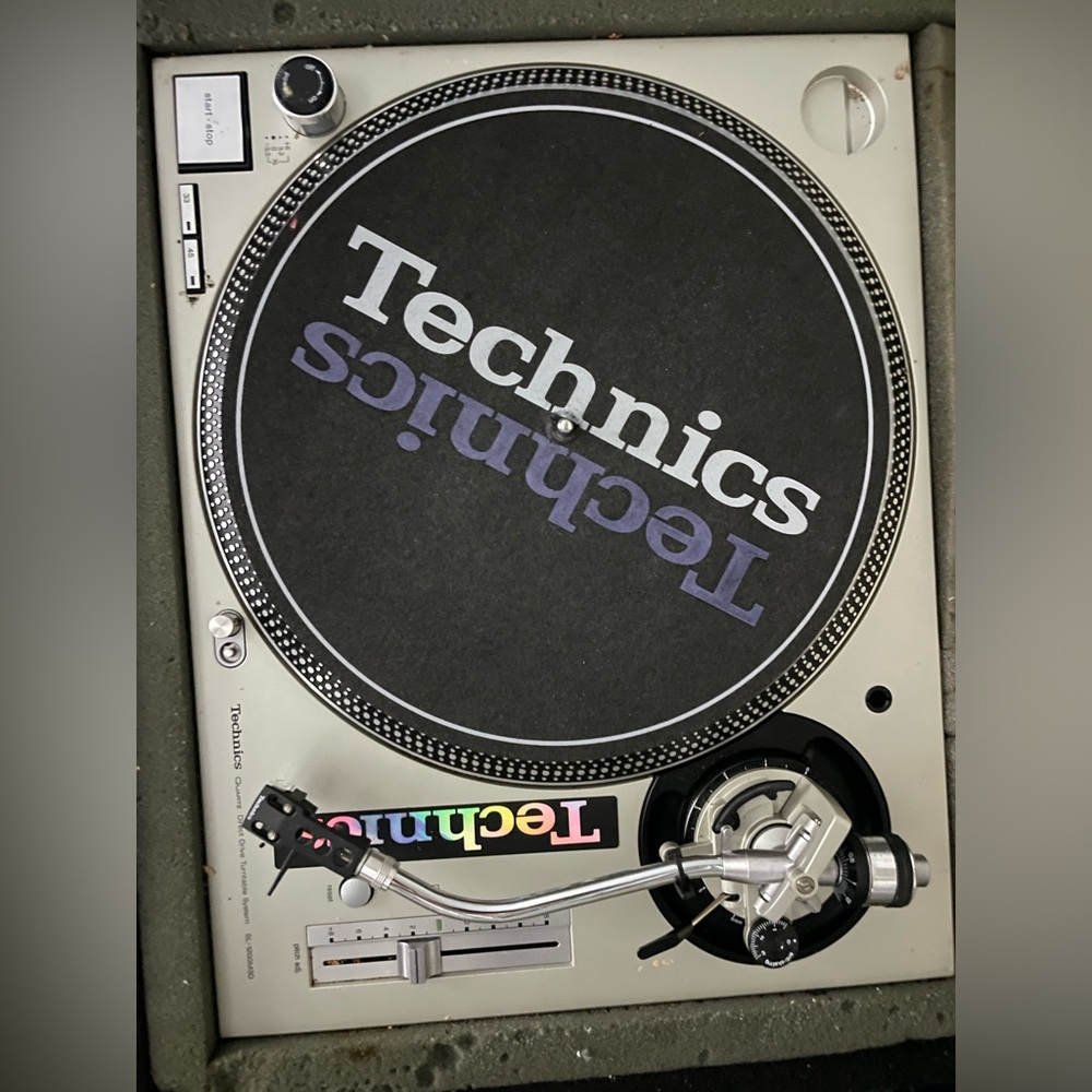 DJ Set-Up / 2 Technics SL1200 MK3 / Rane DJ Mixer / Odyssey Coffin & DJ Stand - Picture 2 of 4